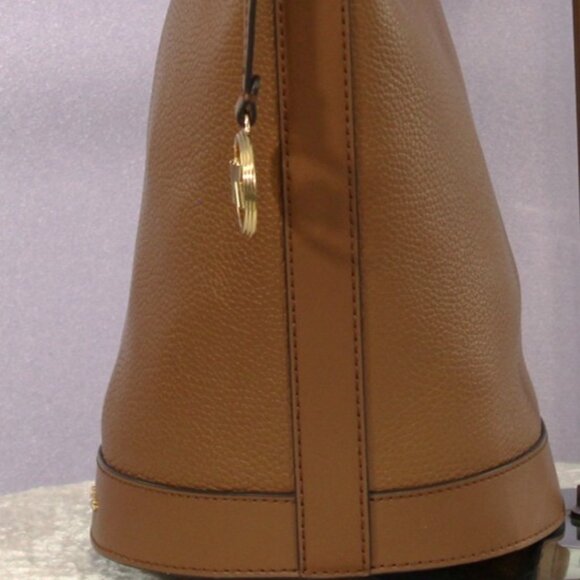 Michael Kors Pebbled Leather Bucket Bag & Jet Set Continental Wallet Set – Acorn - Picture 4 of 13